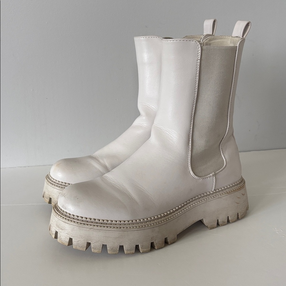 Steve Madden “Briana” White Platform Chunky Chelsea Lug Boots – Women’s Size 39